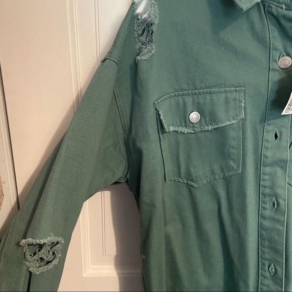 NWT. Green Distressed Shacket. Size Small. - Picture 10 of 12